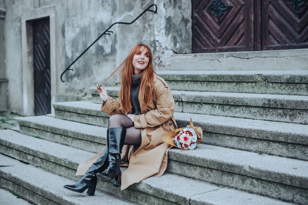 Ținute cu cizme lungi și fuste