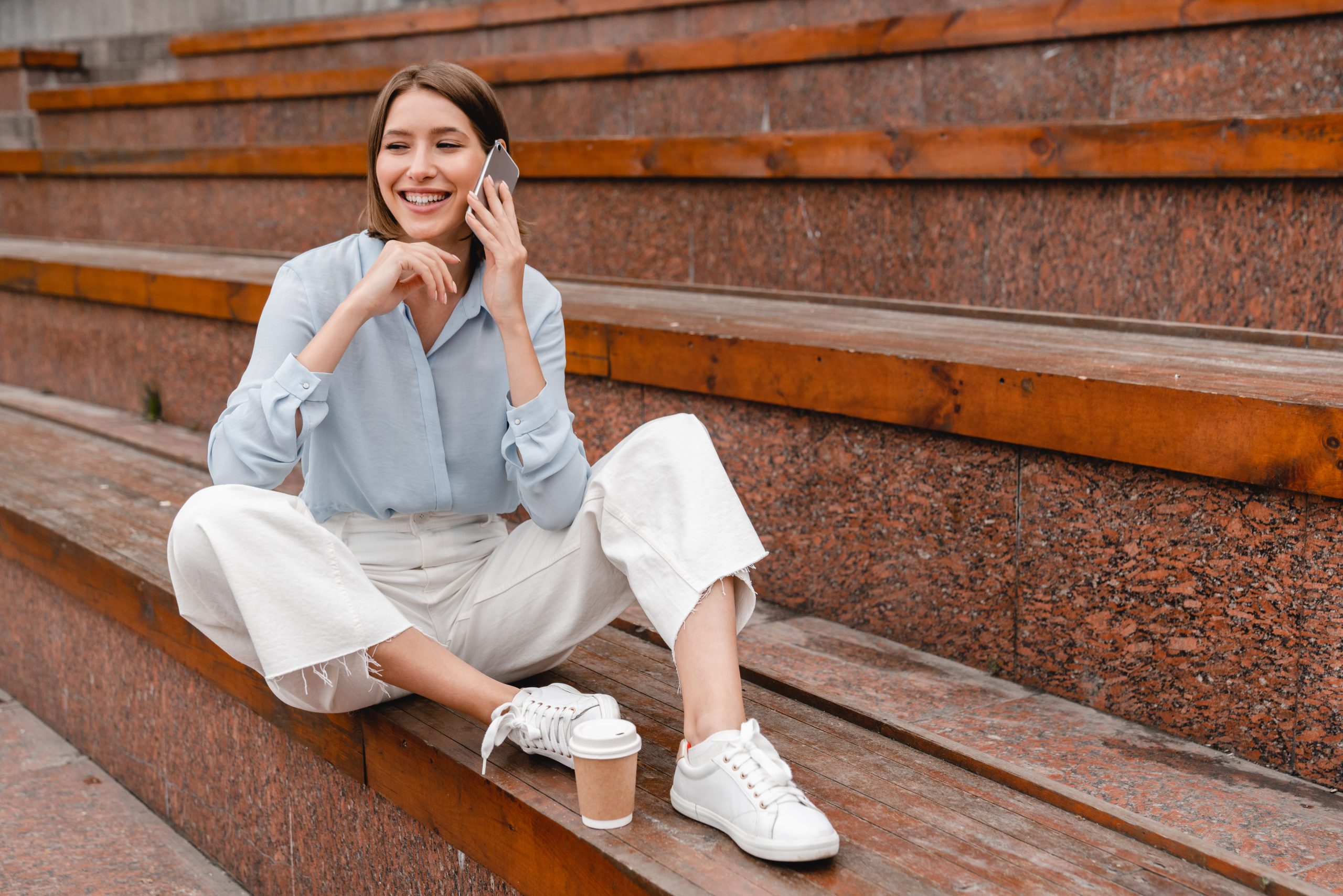 ținute cu adidași albi în orice sezon